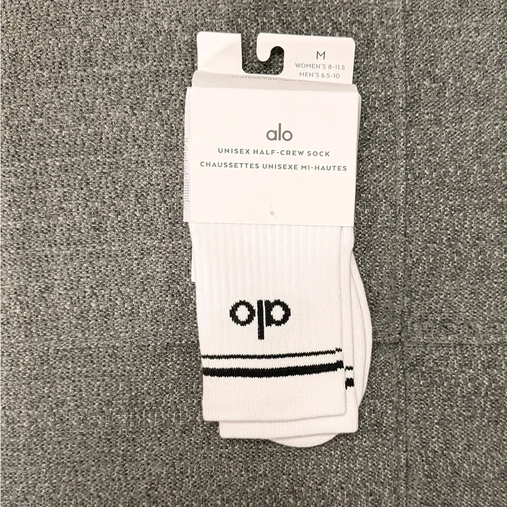 ALO Yoga Unisex Half Crew White Athletic Socks